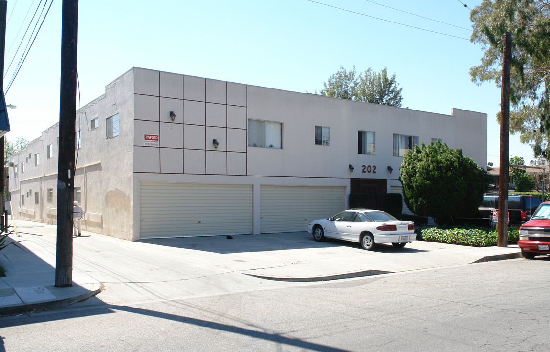 202 E Cypress St in Glendale, CA - Building Photo