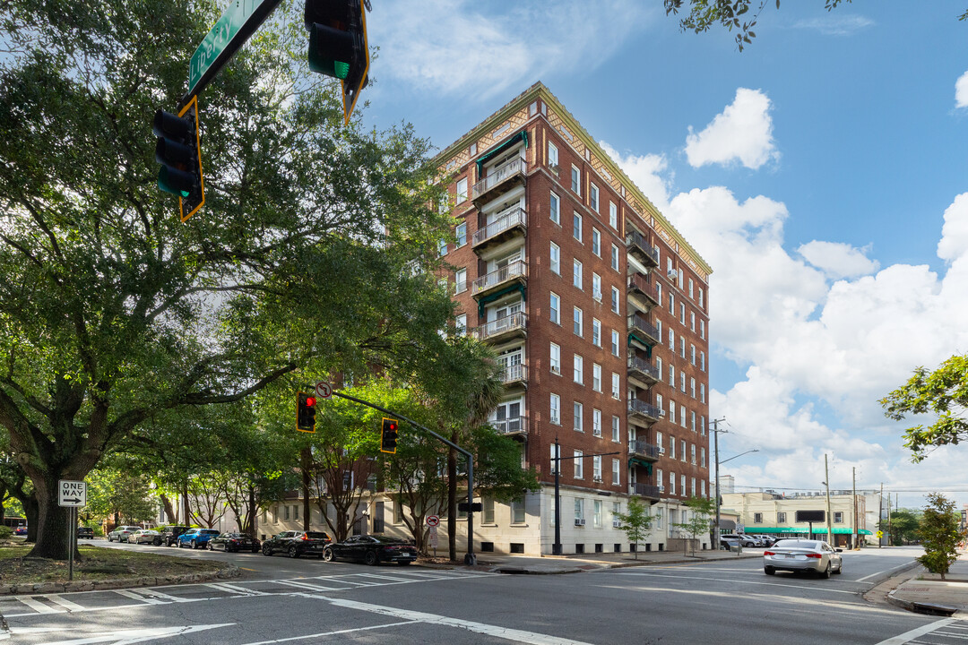 DeRenne Plaza Condominiums in Savannah, GA - Foto de edificio