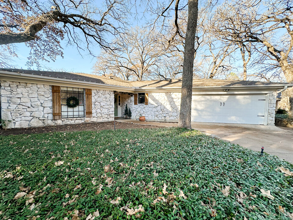 2204 Ridgedale Dr in Arlington, TX - Building Photo