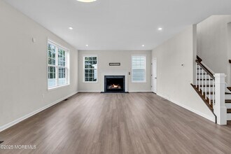 317 Tulip Ct in Marlboro, NJ - Building Photo - Building Photo