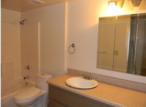 13230 North 21st Pl, Unit 3 in Phoenix, AZ - Building Photo - Building Photo