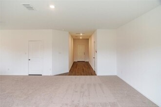 112 Dollars Dr in Jarrell, TX - Building Photo - Building Photo