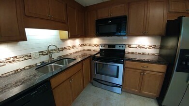 3855 N Parkway Dr in Northbrook, IL - Building Photo - Building Photo