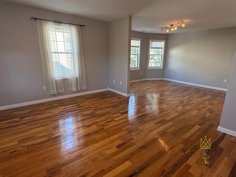 16 Melbourne St in Boston, MA - Building Photo