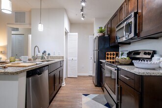 Sancerre at Sand Lake in Orlando, FL - Building Photo - Building Photo