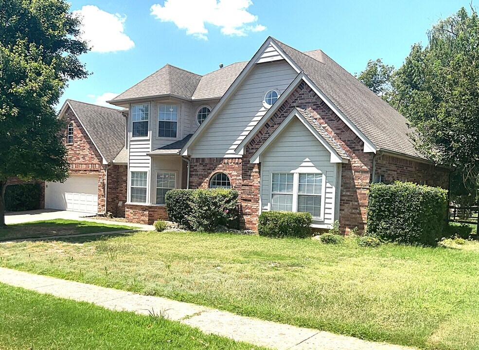 1436 W Plymouth St in Broken Arrow, OK - Foto de edificio