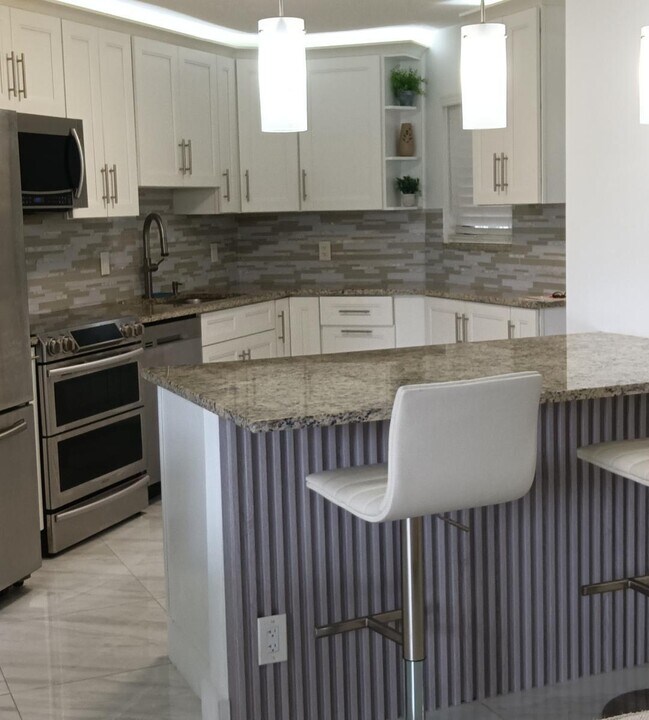 5749 Camino Del Sol in Boca Raton, FL - Building Photo