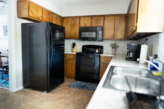 908 Dickenson Ave in Mobile, AL - Building Photo - Building Photo
