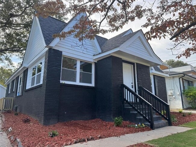 1332 Thurgood St SW in Atlanta, GA - Building Photo - Building Photo