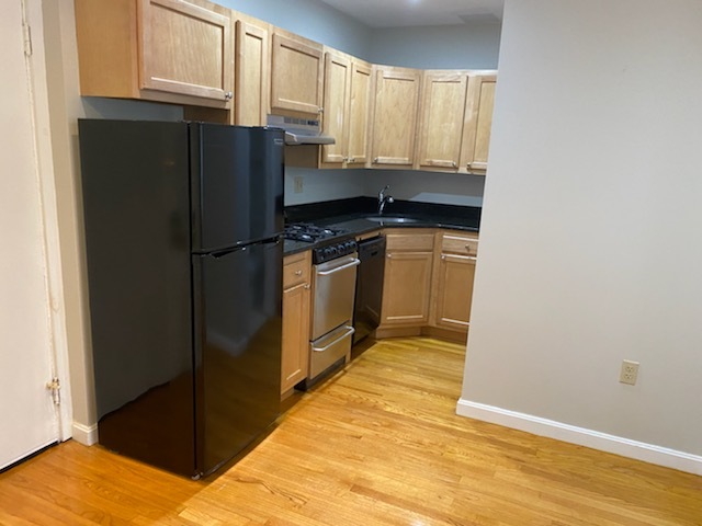 222 Hanover St, Unit 4 in Boston, MA - Building Photo