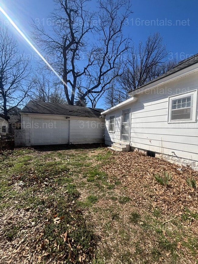 511 W Locust Ave in El Dorado, KS - Building Photo - Building Photo