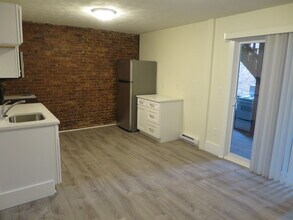 3 Elm St, Unit 1 in Somerville, MA - Foto de edificio - Building Photo