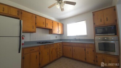 89 Van Buren Ave in Metuchen, NJ - Building Photo - Building Photo