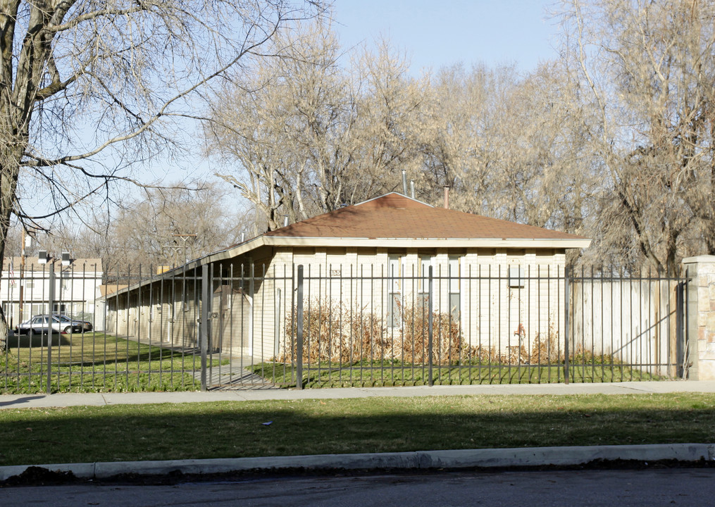 Country Oaks Apartments in Salt Lake City, UT - Building Photo