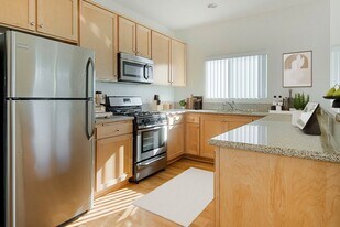 Grand View Towers in Los Angeles, CA - Building Photo