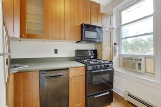 237 Grove St in Jersey City, NJ - Building Photo - Building Photo