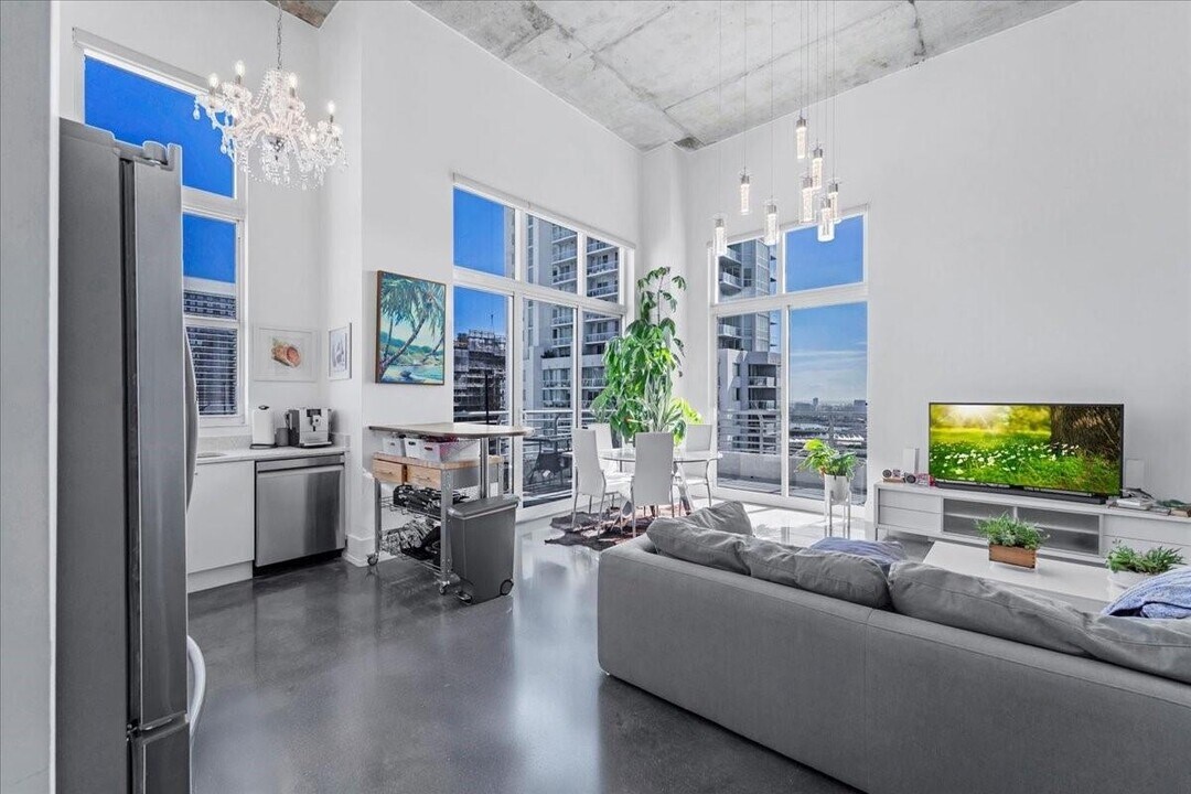 133 NE 2nd Ave, Unit 3601 in Miami, FL - Building Photo