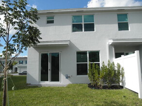 4378 Hammock Grove Dr in Lake Worth, FL - Building Photo - Building Photo