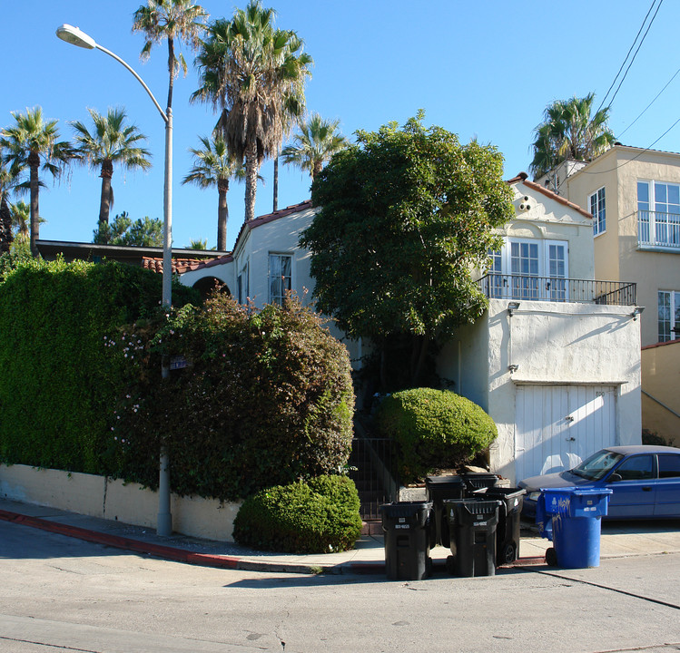 800 N Maltman Ave in Los Angeles, CA - Building Photo