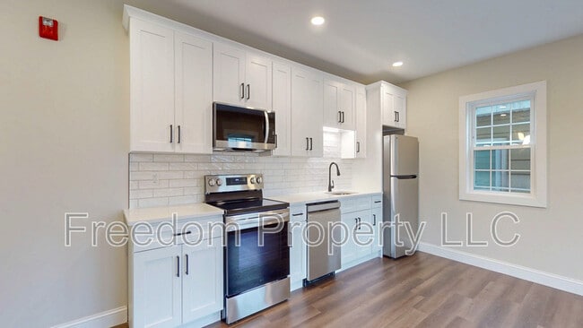 130 Center St in Southington, CT - Building Photo - Building Photo