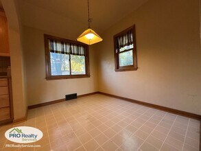 6883 Stillwater Blvd in Oakdale, MN - Building Photo - Building Photo