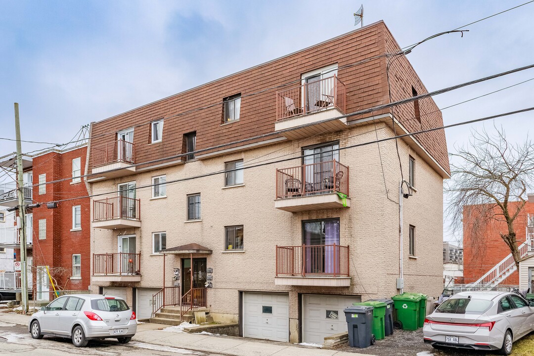 45 Saint Antoine St in Montréal, QC - Building Photo