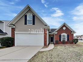 32 Riverbed Dr in Greenville, SC - Building Photo