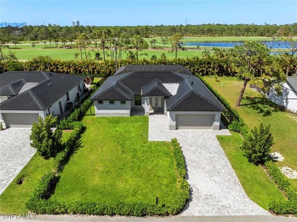 4600 Key Largo Ln in Bonita Springs, FL - Building Photo