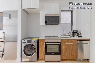 753 9th Ave in New York, NY - Building Photo - Building Photo