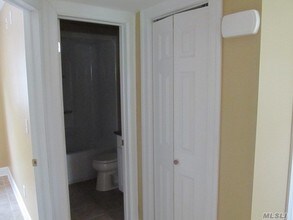 62 Oak St in Westhampton Beach, NY - Building Photo - Building Photo