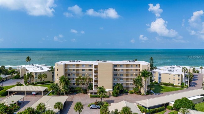 4825 Gulf of Mexico Dr in Longboat Key, FL - Foto de edificio - Building Photo