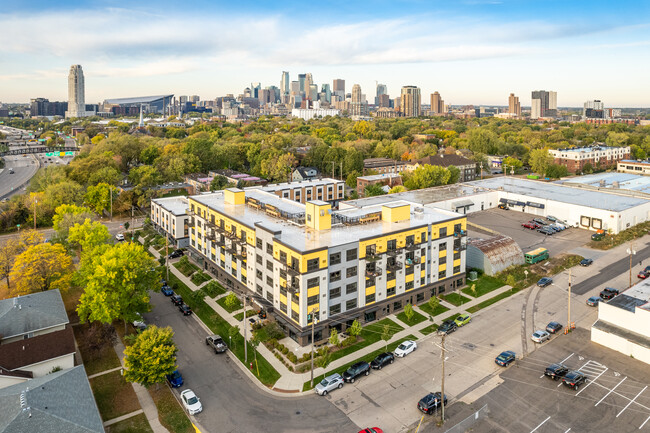 Spectrum Apartments & Townhomes in Minneapolis, MN - Foto de edificio - Building Photo