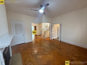 1805 Beacon St, Unit 2 in Brookline, MA - Building Photo - Building Photo