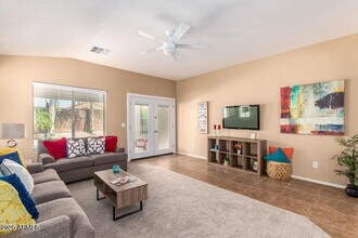 632 E Mule Train Trail in San Tan Valley, AZ - Building Photo - Building Photo