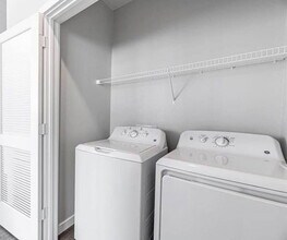 15323 Vance Jackson Rd in San Antonio, TX - Foto de edificio - Building Photo