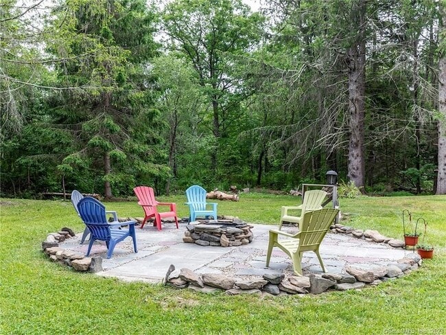 23 Cornwall Rd in Warren, CT - Foto de edificio - Building Photo