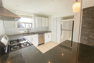 20-20 Triller Ave in Toronto, ON - Building Photo - Building Photo