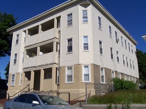 12 Winfield St in Worcester, MA - Building Photo - Building Photo