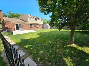 43921 Arlington Rd in Canton Township, MI - Building Photo - Building Photo