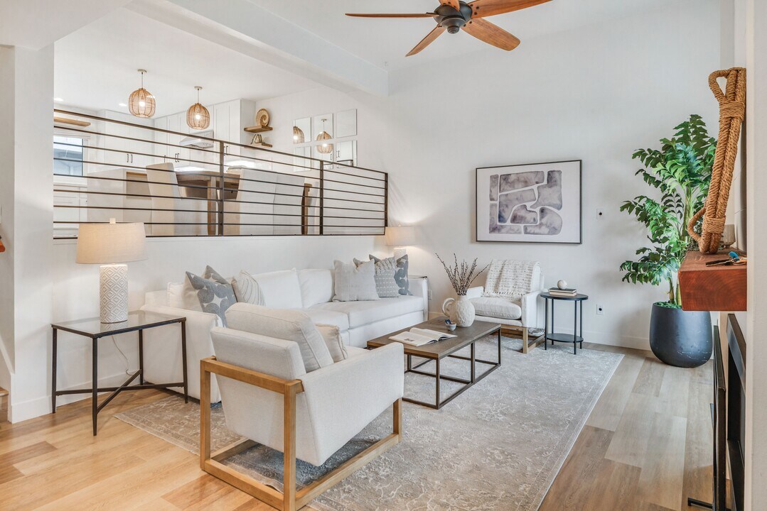 13232 Fiji Way in Marina Del Rey, CA - Foto de edificio