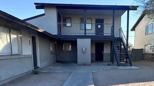 property at 725 W 1st Ave