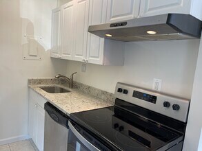 1816 New Hampshire Ave NW, Unit 103 in Washington, DC - Building Photo - Building Photo