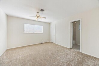 9547 Beverly Hill St in Houston, TX - Building Photo - Building Photo