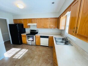 900 Stockwood Ct in High Point, NC - Building Photo - Building Photo