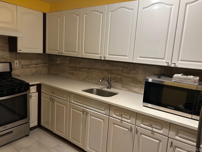 145-19 220th St in Queens, NY - Building Photo - Building Photo