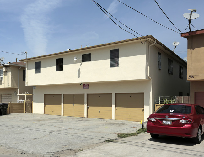 256 E Vernon St in Long Beach, CA - Building Photo - Building Photo