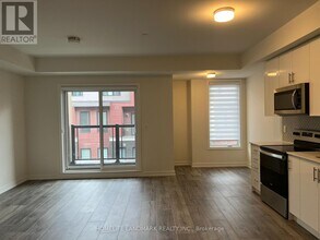 3550 Colonial Dr in Mississauga, ON - Building Photo - Building Photo