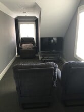 323 Edelweiss Rd, Unit Upstairs apartment in West Islip, NY - Building Photo - Building Photo