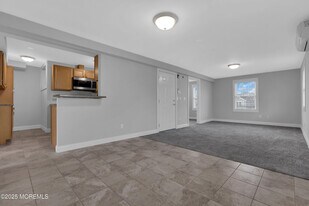 223 Maple Ave in Red Bank, NJ - Building Photo