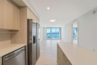 1500 Bay Rd, Unit N-0303 in Miami Beach, FL - Building Photo - Building Photo